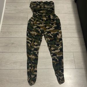 💚Camouflage strapless jumpsuit in a size large💚